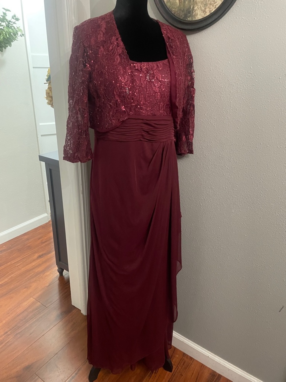 EVA Gown - Picture 4 of 16